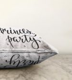 - Sonil-K-2113-Gorsel3 - Realhomes  Princess Party Yazı Desenli Dijital Baskılı Dekoratif Raşel Kadife Yastık Kılıfı Realhomes