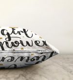 - Sonil-K-2123-Gorsel3 - Realhomes Girl Power Yazı Desenli Dijital Baskılı Modern Raşel Kadife Yastık Kılıfı Realhomes