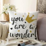 - Sonil-K-2137-Gorsel1 - Realhomes  Yaldızlı Yazı Desenli Dijital Baskılı Dekoratif Raşel Kadife Kırlent Kılıfı Realhomes