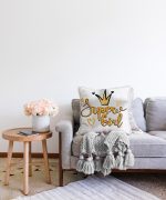 - Sonil-K-2138-Gorsel2 - Realhomes Süper Girl Yazı Desenli Dijital Baskılı Modern Raşel Kadife Kırlent Kılıfı Realhomes
