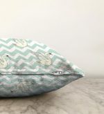 - Sonil-K-2145-Gorsel3 - Realhomes  Zigzag Zeminli Kuğu Desenli Dijital Baskılı Modern Raşel Kadife Yastık Kılıfı Realhomes