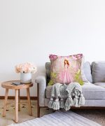 - Sonil-K-2147-Gorsel2 - Realhomes  Prenses Girl Desenli Dijital Baskılı Dekoratif Raşel Kadife Yastık Kılıfı Realhomes