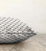 - Sonil-K-2164-Gorsel3 - Realhomes Siyah Geometrik Desenli Dijital Baskılı Modern Raşel Kadife Yastık Kılıfı Realhomes