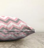 - Sonil-K-2174-Gorsel3 - Realhomes  Renkli Zigzag Desenli Dijital Baskılı Dekoratif Raşel Kadife Kırlent Kılıfı Realhomes