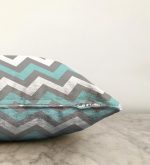 - Sonil-K-2179-Gorsel3 - Realhomes  Gri Turkuaz Zigzag Desenli Dijital Baskılı Dekoratif Raşel Kadife Kırlent Kılıfı Realhomes