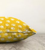 Sarı Zeminli Pati Resimli Dijital Baskılı Dekoratif Raşel Kadife Kırlent Kılıfı Realhomes