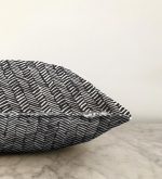 - Sonil-K-2233-Gorsel3 - Realhomes  Siyah Beyaz Çizgili Dijital Baskılı Dekoratif Raşel Kadife Kırlent Kılıfı Realhomes