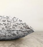 Gri Zeminli Yaprak Desenli Dijital Baskılı Dekoratif Raşel Kadife Yastık Kılıfı Realhomes