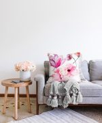 - Sonil-K-2243-Gorsel2 - Realhomes  Beyaz Zeminli Çiçek Temalı Dijital Baskılı Modern Raşel Kadife Kırlent Kılıfı Realhomes