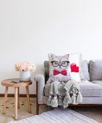 - Sonil-K-225-Gorsel2 - Realhomes  Kedili Dijital Baskılı Dekoratif Raşel Kadife Yastık Kırlent Kılıfı Realhomes