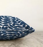 Lacivert Yaprak Desenli Dijital Baskılı Dekoratif Raşel Kadife Yastık Kılıfı Realhomes