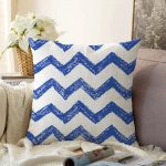 - Sonil-K-2257-Gorsel1 - Realhomes Püskürtme Desenli Zigzag Temalı Dijital Baskılı Raşel Kadife Kırlent Kılıfı Realhomes