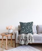 - Sonil-K-2258-Gorsel2 - Realhomes Yeşil Yaprak Motifli Dijital Baskılı Modern Raşel Kadife Yastık Kılıfı Realhomes