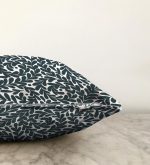 - Sonil-K-2258-Gorsel3 - Realhomes Yeşil Yaprak Motifli Dijital Baskılı Modern Raşel Kadife Yastık Kılıfı Realhomes