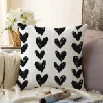 - Sonil-K-2305-Gorsel1 - Realhomes  Siyah Kalp Desenli Dijital Baskılı Dekoratif Raşel Kadife Kırlent Kılıfı Realhomes