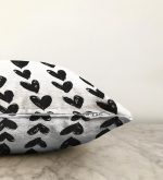 - Sonil-K-2305-Gorsel3 - Realhomes  Siyah Kalp Desenli Dijital Baskılı Dekoratif Raşel Kadife Kırlent Kılıfı Realhomes