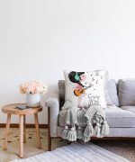 Şarkı Söyleyen Kız Desenli Dijital Baskılı Raşel Kadife Kırlent Kılıfı Realhomes