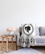 - Sonil-K-2334-Gorsel2 - Realhomes  Siyah Beyaz Bayan Resimli Dijital Raşel Kadife Yastık Kırlent Kılıfı Realhomes