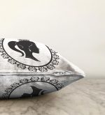 - Sonil-K-2334-Gorsel3 - Realhomes  Siyah Beyaz Bayan Resimli Dijital Raşel Kadife Yastık Kırlent Kılıfı Realhomes