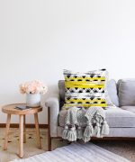 - Sonil-K-2337-Gorsel2 - Realhomes  Sarı Siyah Üçgen ve Çizgiler Desenli Dekoratif Raşel Kadife Yastık Kırlent Kılıfı Realhomes