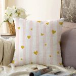 - Sonil-K-2370-Gorsel1 - Realhomes  Çizgili Yaldızlı Kalpler Dijital Baskılı Dekoratif Raşel Kadife Yastık Kırlent Kılıfı Realhomes