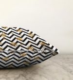 - Sonil-K-2428-Gorsel3 - Realhomes Kar Tanesi Motifli Zigzag Temalı Dijital Baskılı Raşel Kadife Yastık Kırlent Kılıfı Realhomes