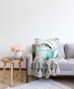 - Sonil-K-2440-Gorsel2 - Realhomes Ebru Sanatı Dijital Baskılı Dekoratif Raşel Kadife Yastık Kırlent Kılıfı Realhomes