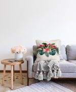 Simetrik Kareler Temalı Ogea Desenli Dijital Baskılı Raşel Kadife Kırlent Kılıfı Realhomes