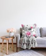 Bal Peteği Temalı Nilüfer Çiçeği Motifli Dekoratif Raşel Kadife Kırlent Kılıfı Realhomes