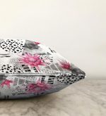 Bal Peteği Temalı Nilüfer Çiçeği Motifli Dekoratif Raşel Kadife Kırlent Kılıfı Realhomes