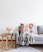 - Sonil-K-2476-Gorsel2 - Realhomes Best Friends Motifli Dekoratif Raşel Kadife Yastık Kırlent Kılıfı Realhomes