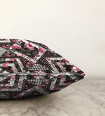 - Sonil-K-2525-Gorsel3 - Realhomes  Siyah Beyaz Puanlı Çiçek Çizimli Modern Raşel Kadife Yastık Kırlent Kılıfı Realhomes