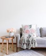 Soluk Çiçek Motifli Modern Dijital Baskılı Raşel Kadife Kırlent Kılıfı Realhomes