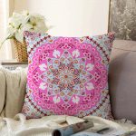 - Sonil-K-2541-Gorsel1 - Realhomes  Çiçek Halkası Motifli Modern Dijital Baskılı Raşel Kadife Yastık Kılıfı Realhomes