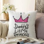 Pembe Taç Desenli Dijital Baskılı Raşel Kadife Yastık Kırlent Kılıfı Realhomes