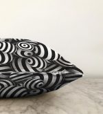 - Sonil-K-3011-Gorsel3 - Realhomes Siyah Beyaz 3 Boyutlu Küreler Dijital Baskılı Raşel Kadife Yastık Kırlent Kılıfı Realhomes