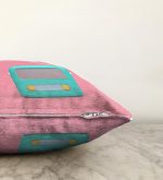 - Sonil-K-3018-Gorsel3 - Realhomes Nostaljik Radyo Temalı Dijital Baskılı Raşel Kadife Yastık Kırlent Kılıfı Realhomes