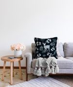 - Sonil-K-3042-Gorsel2 - Realhomes  Lacivert Zeminde Geyik ve Yaprak Motifleri Dijital Baskılı Raşel Kadife Kırlent Kılıfı Realhomes