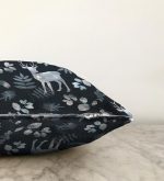 - Sonil-K-3042-Gorsel3 - Realhomes  Lacivert Zeminde Geyik ve Yaprak Motifleri Dijital Baskılı Raşel Kadife Kırlent Kılıfı Realhomes