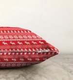 Kırmızı Zeminli Kanaviçe Geyik Desenli Raşel Kadife Yastık Kırlent Kılıfı Realhomes