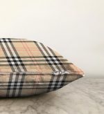 Krem Zeminli Ekose Desenli Dekoratif Raşel Kadife Yastık Kırlent Kılıfı Realhomes