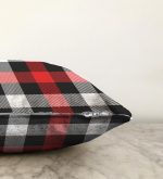 - Sonil-K-3080-Gorsel3 - Realhomes Siyah Kırmızı Beyaz Ekose Desenli Dekoratif Raşel Kadife Yastık Kırlent Kılıfı Realhomes