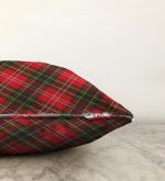 Kırmızı Zeminde Siyah Edkose Desenli Dekoratif Raşel Kadife Yastık Kırlent Kılıfı Realhomes