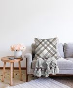 - Sonil-K-3087-Gorsel2 - Realhomes  Gri Krem Ekose Desenli Dijital Baskılı Dekoratif Raşel Kadife Yastık Kırlent Kılıfı Realhomes