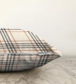 Krem Renkte Ekose Desenli Dekoratif Raşel Kadife Yastık Kırlent Kılıfı Realhomes