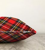 Kırmızı Zeminli Ekose Desenli Dekoratif Raşel Kadife Yastık Kırlent Kılıfı Realhomes