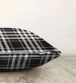 - Sonil-K-3090-Gorsel3 - Realhomes Siyah Beyaz Ekose Desenli Dekoratif Raşel Kadife Yastık Kırlent Kılıfı Realhomes