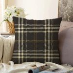 Siyah Zeminli Ekose Desenli Dijital Baskılı Dekoratif Raşel Kadife Yastık Kırlent Kılıfı Realhomes