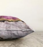 - Sonil-K-3128-Gorsel3 - Realhomes  Mürdüm Beyaz Altın Desenli Modern Raşel Kadife Yastık Kırlent Kılıfı Realhomes