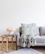 Altın Çizgili Mavi Zeminli Dijital Baskılı Raşel Kadife Yastık Kırlent Kılıfı Realhomes